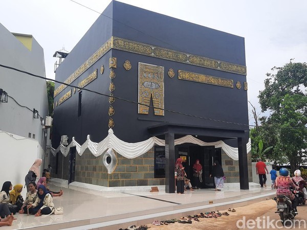 Masjid Berbentuk Kabah di Jepara